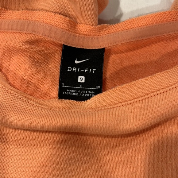 Women’s Nike Dri Fit lightweight sweatshirt - Picture 4 of 4